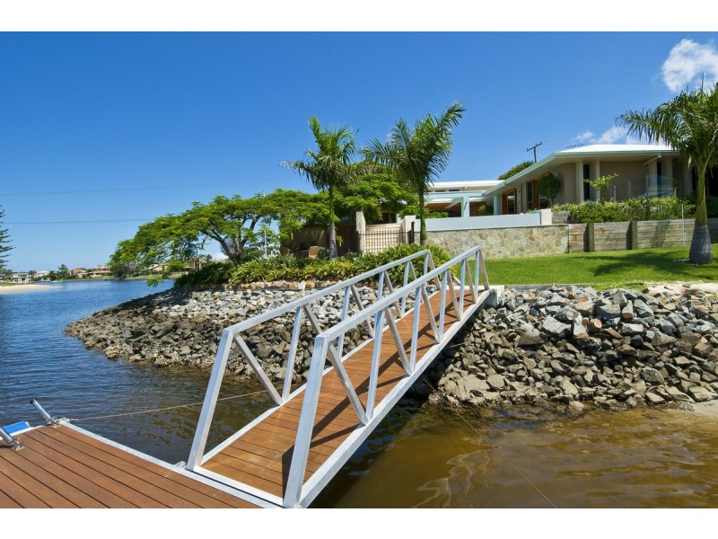 17 Meredith Dr, Broadbeach Waters QLD 4218