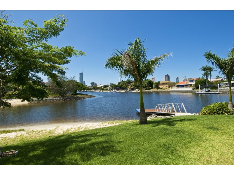 17 Meredith Dr, Broadbeach Waters QLD 4218