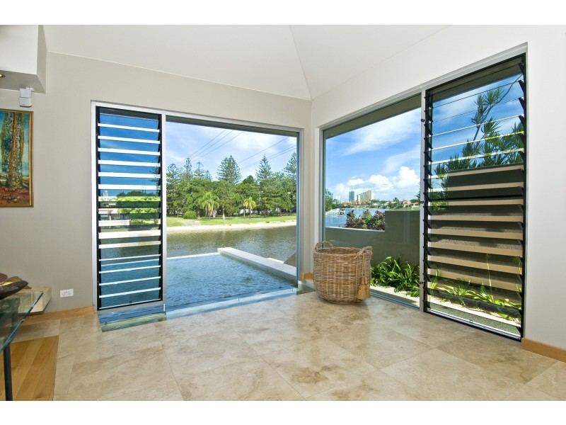 17 Meredith Dr, Broadbeach Waters QLD 4218