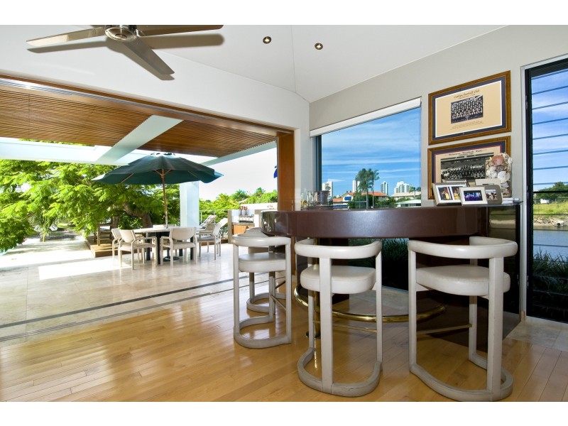 17 Meredith Dr, Broadbeach Waters QLD 4218