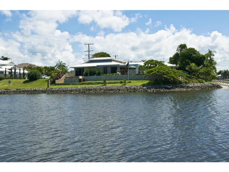 17 Meredith Dr, Broadbeach Waters QLD 4218