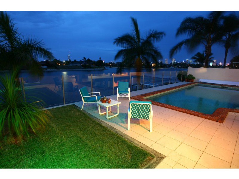52 Waitomo St, Broadbeach Waters QLD 4218