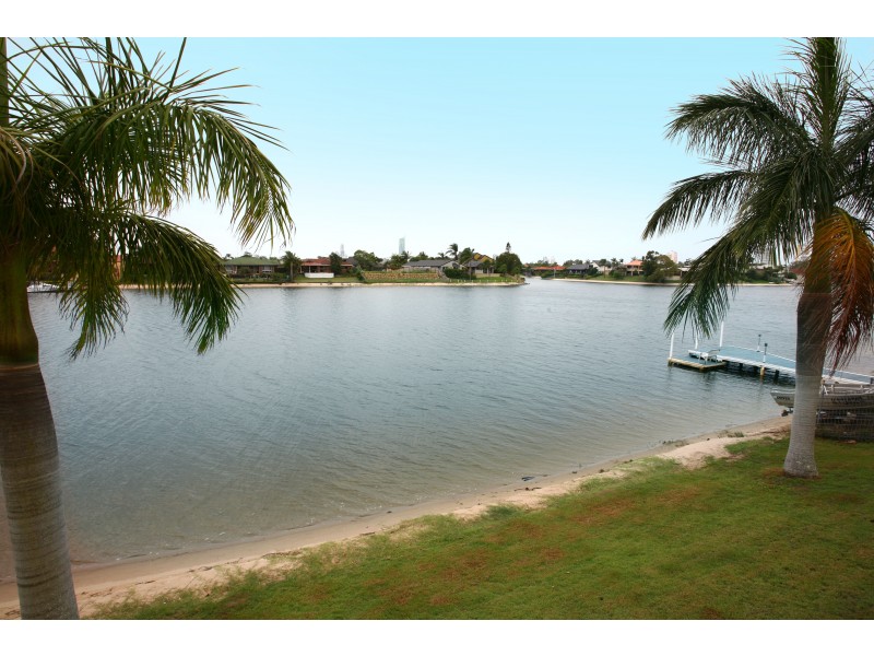 52 Waitomo St, Broadbeach Waters QLD 4218