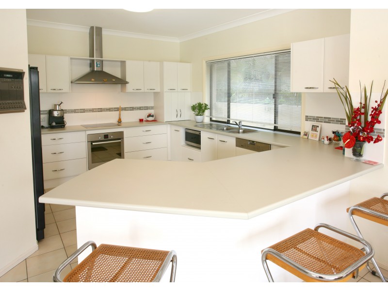 52 Waitomo St, Broadbeach Waters QLD 4218