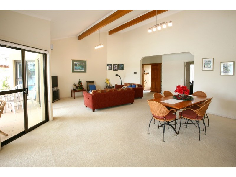 52 Waitomo St, Broadbeach Waters QLD 4218