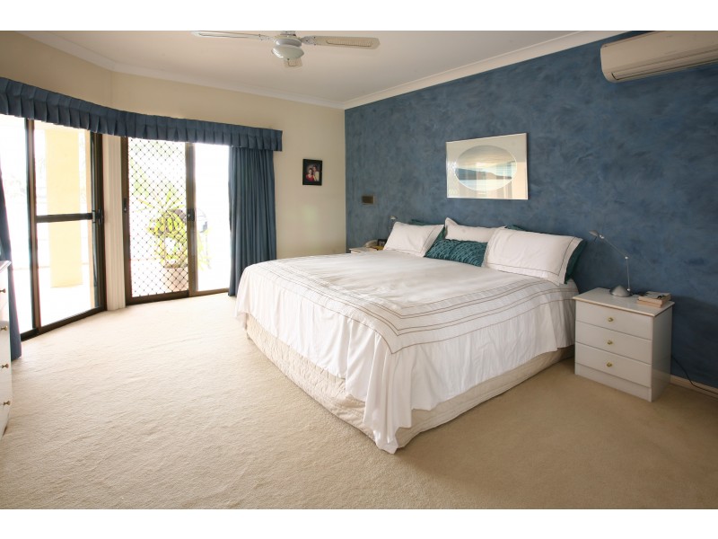 52 Waitomo St, Broadbeach Waters QLD 4218