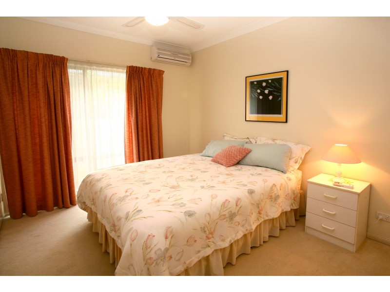 52 Waitomo St, Broadbeach Waters QLD 4218