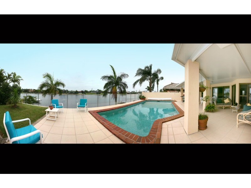 52 Waitomo St, Broadbeach Waters QLD 4218