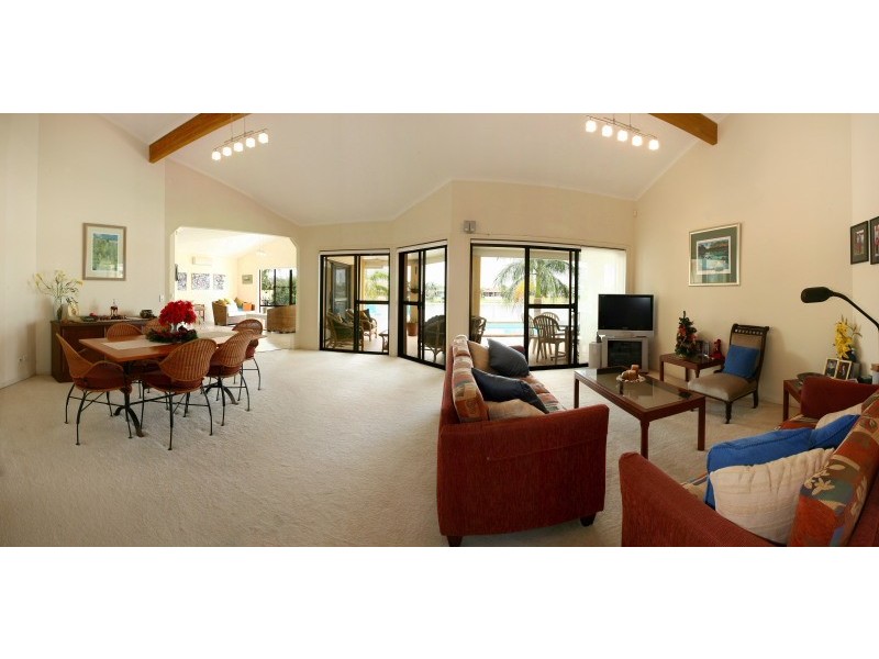 52 Waitomo St, Broadbeach Waters QLD 4218