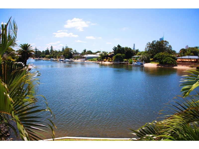 16 Bal Harbour, Broadbeach Waters QLD 4218