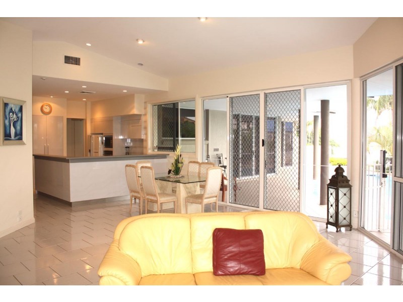 16 Bal Harbour, Broadbeach Waters QLD 4218