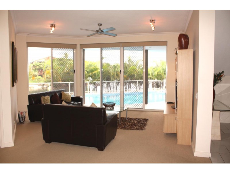 16 Bal Harbour, Broadbeach Waters QLD 4218