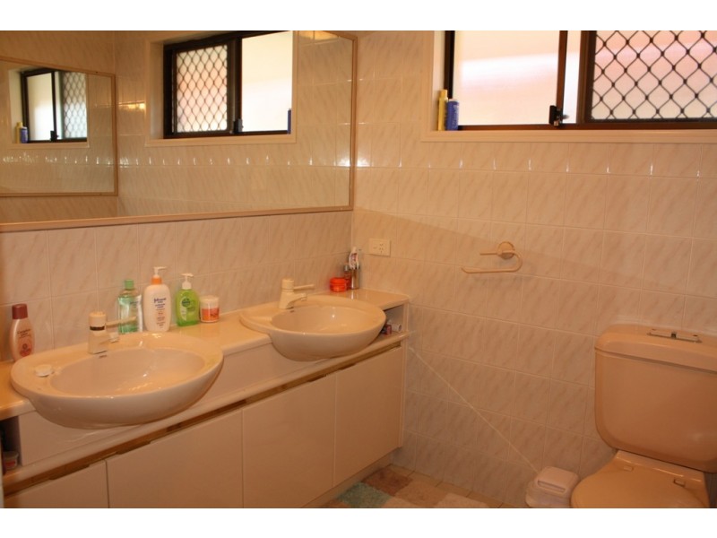 20 Saywell St, Sorrento QLD 4217