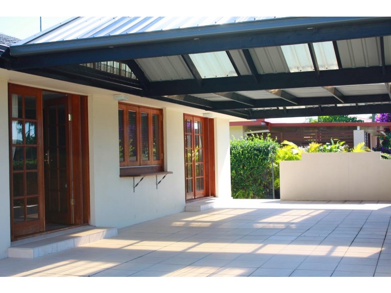 5 Mexicali Court, Broadbeach Waters QLD 4218