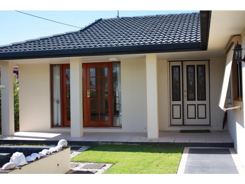 5 Mexicali Court, Broadbeach Waters QLD 4218