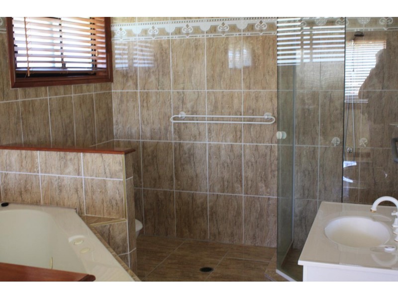 5 Mexicali Court, Broadbeach Waters QLD 4218