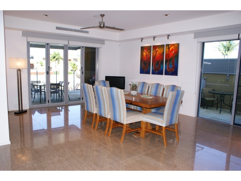 Broadbeach Waters QLD 4218