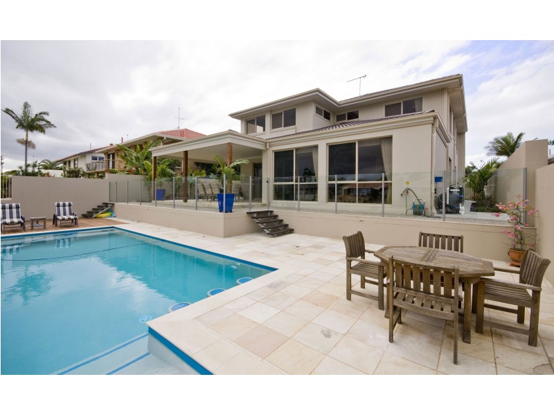 20 Bombala St, Broadbeach Waters QLD 4218