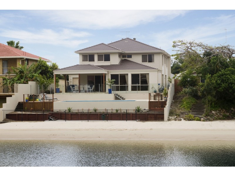 20 Bombala St, Broadbeach Waters QLD 4218