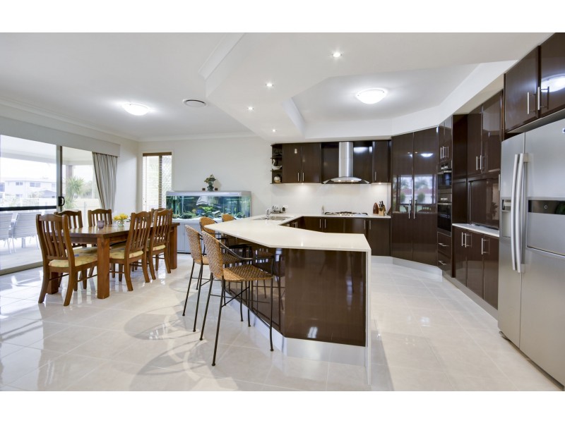 20 Bombala St, Broadbeach Waters QLD 4218