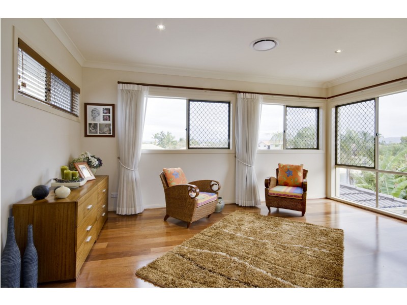 20 Bombala St, Broadbeach Waters QLD 4218