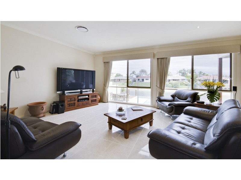 20 Bombala St, Broadbeach Waters QLD 4218