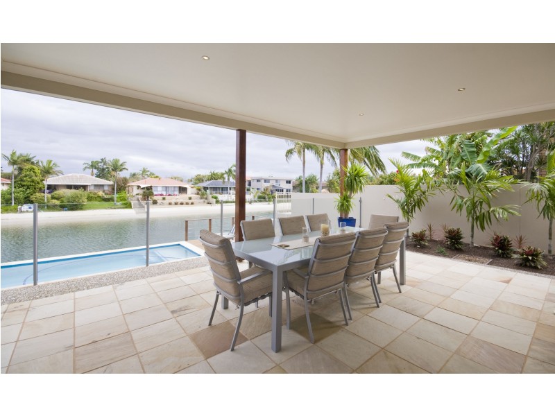 20 Bombala St, Broadbeach Waters QLD 4218
