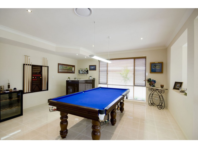 20 Bombala St, Broadbeach Waters QLD 4218