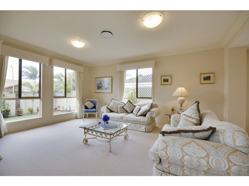 20 Bombala St, Broadbeach Waters QLD 4218