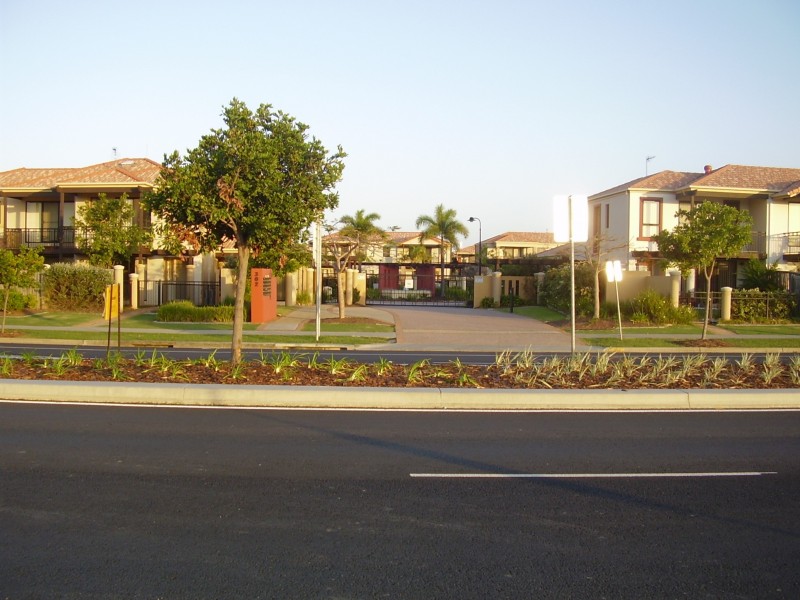 302 Christine Avenue, Varsity Lakes QLD 4227