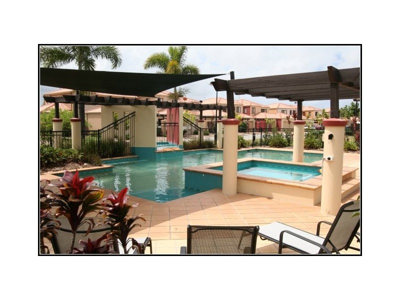 302 Christine Avenue, Varsity Lakes QLD 4227