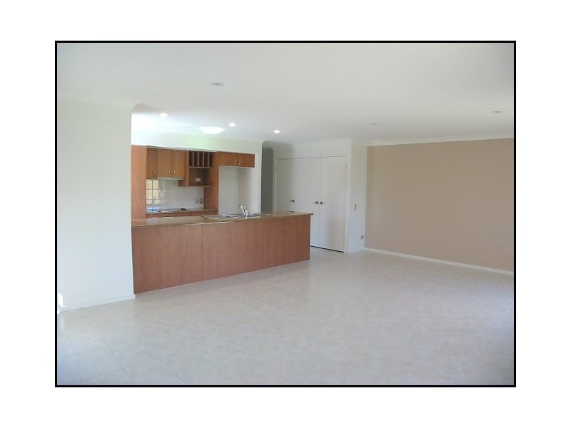 302 Christine Avenue, Varsity Lakes QLD 4227