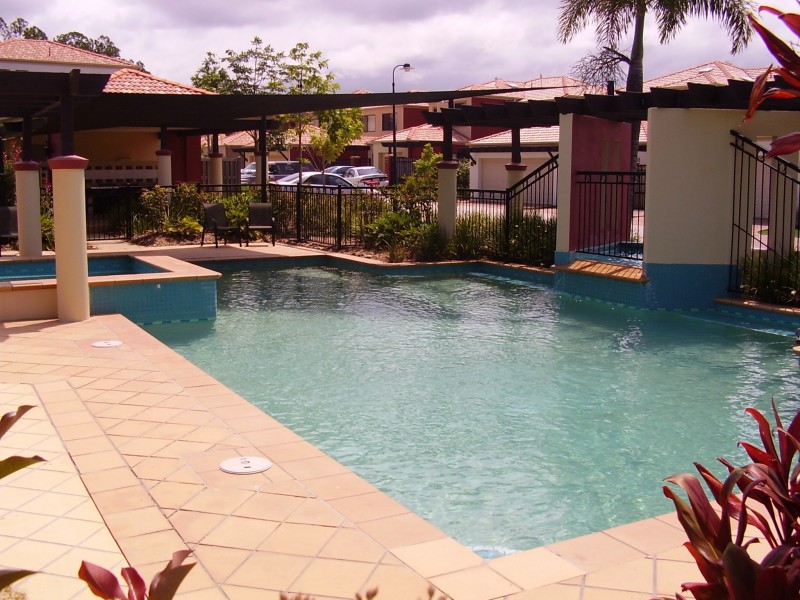 302 Christine Avenue, Varsity Lakes QLD 4227