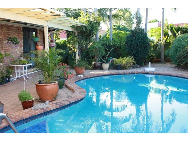 138 Barrier Reef Drive, Mermaid Waters QLD 4218