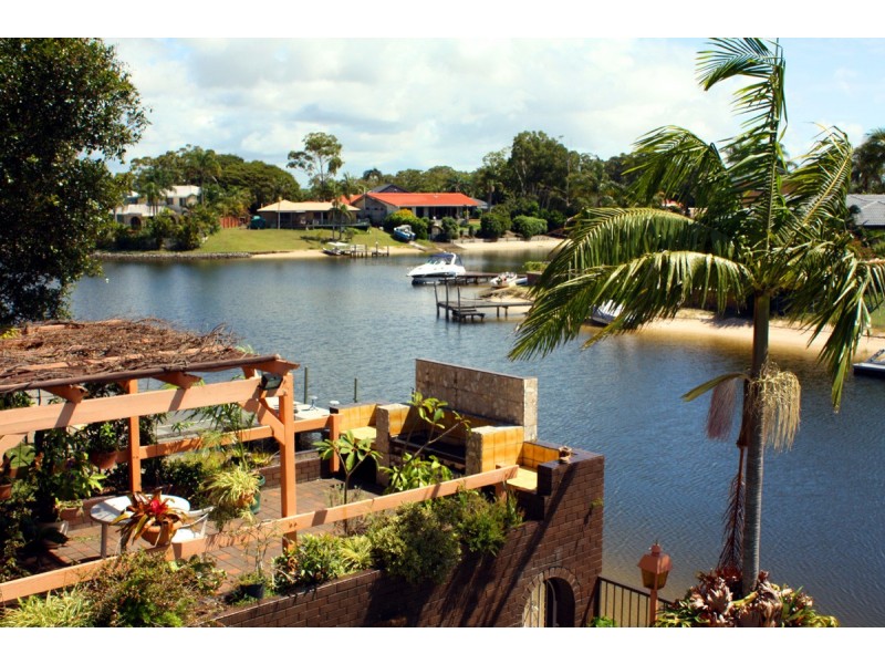 13 Alma St, Broadbeach Waters QLD 4218