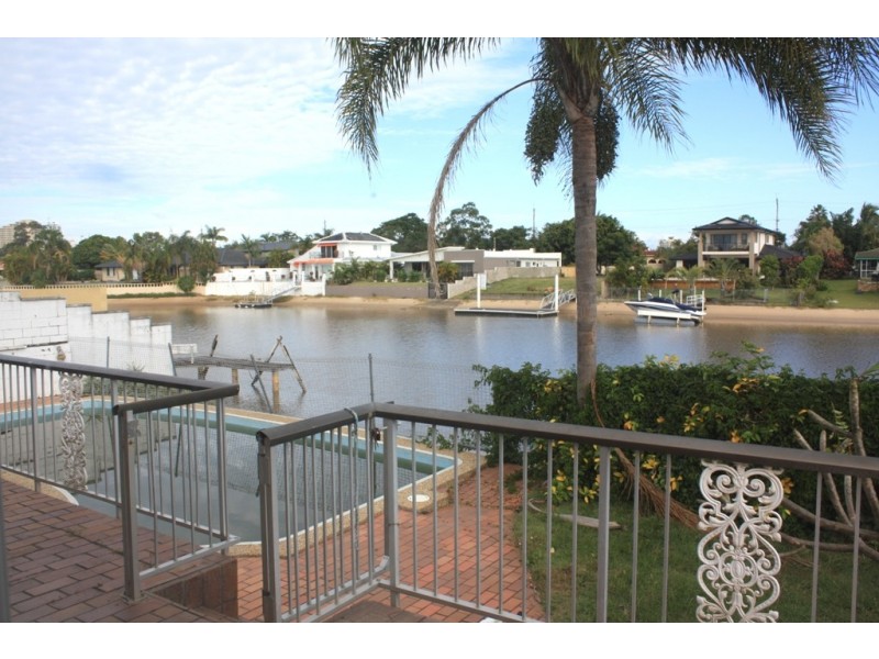 14 Grant Place, Broadbeach Waters QLD 4218