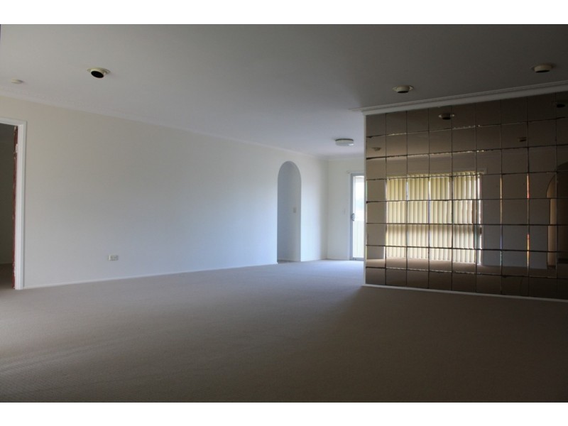 14 Grant Place, Broadbeach Waters QLD 4218