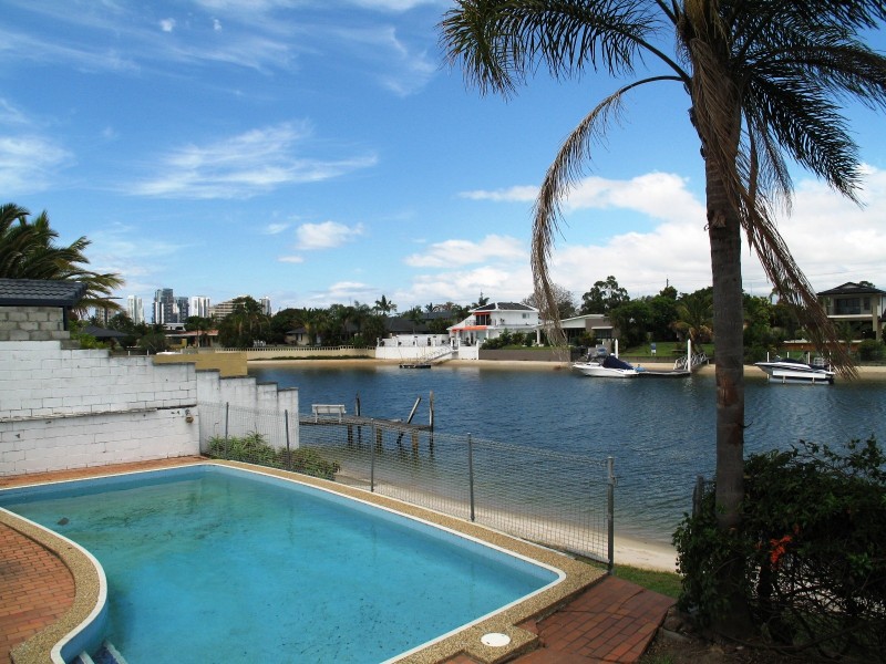 14 Grant Place, Broadbeach Waters QLD 4218