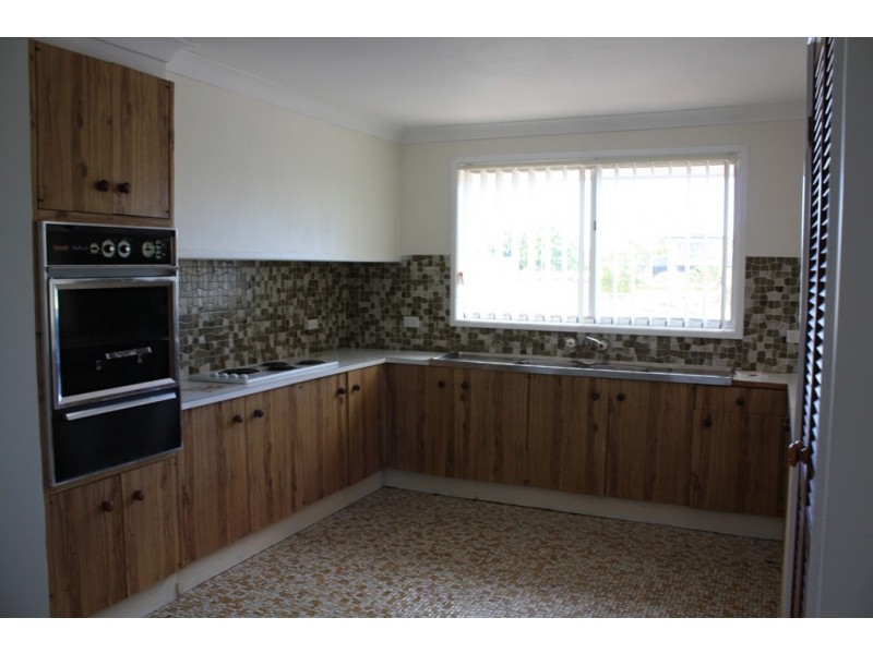 14 Grant Place, Broadbeach Waters QLD 4218