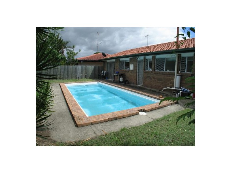 6 Park Avenue, Broadbeach Waters QLD 4218