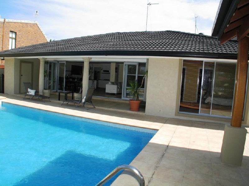 Broadbeach Waters QLD 4218