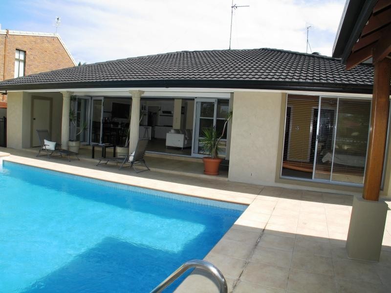 Broadbeach Waters QLD 4218