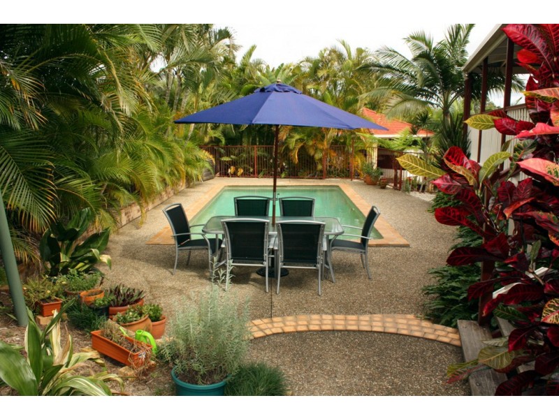 7 Luisa Ct, Benowa QLD 4217