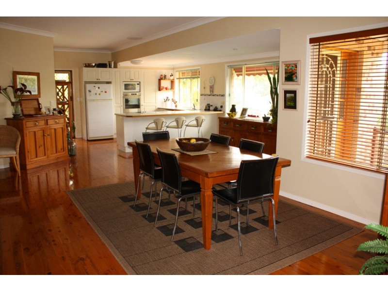 7 Luisa Ct, Benowa QLD 4217