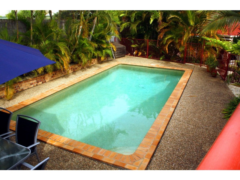 7 Luisa Ct, Benowa QLD 4217