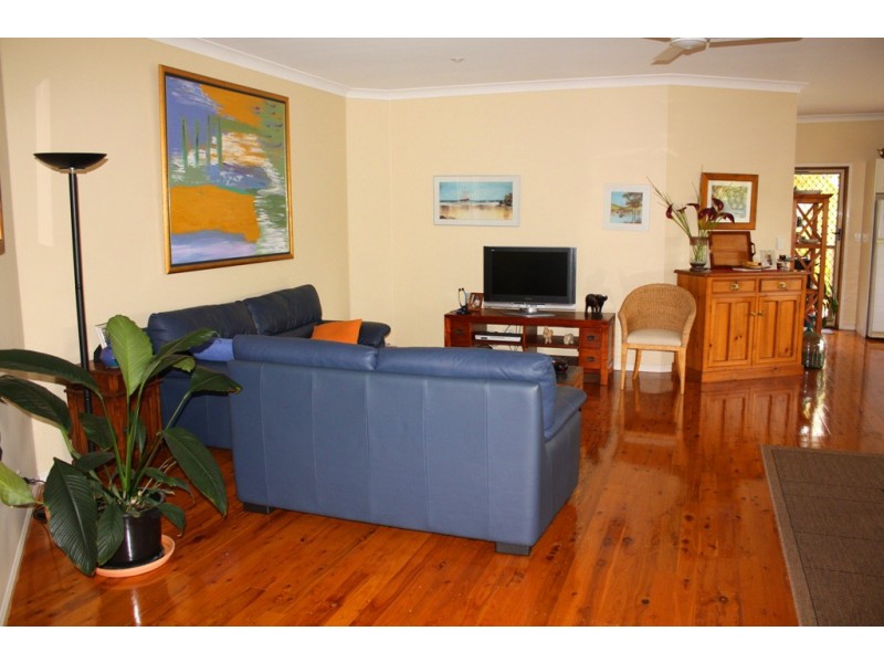 7 Luisa Ct, Benowa QLD 4217