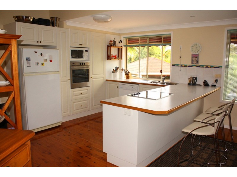 7 Luisa Ct, Benowa QLD 4217