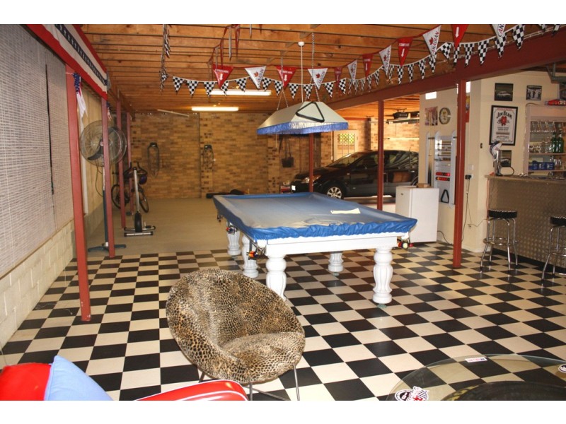 7 Luisa Ct, Benowa QLD 4217