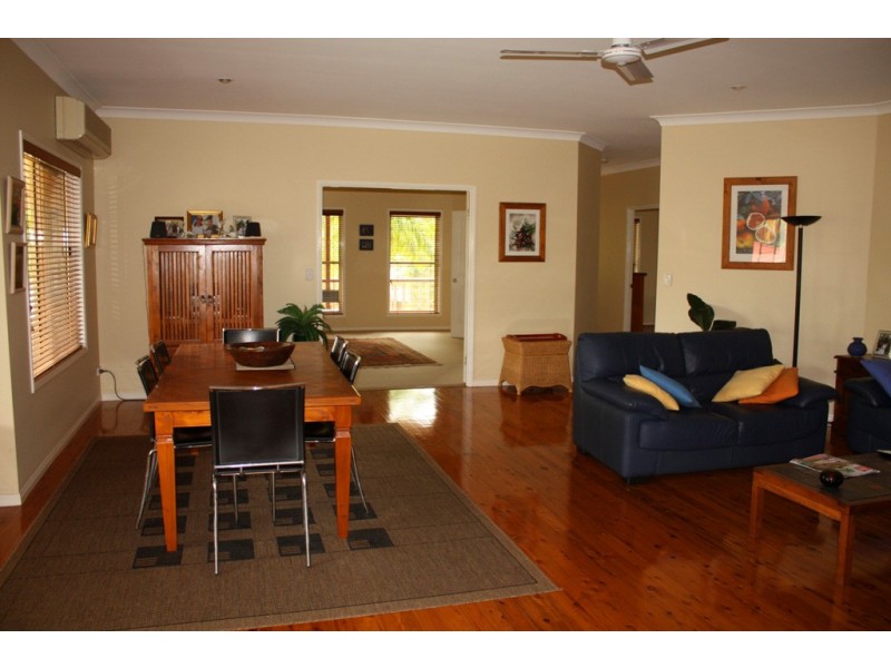 7 Luisa Ct, Benowa QLD 4217