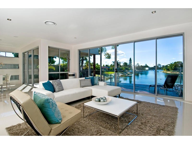 73 Rudd Ct, Broadbeach Waters QLD 4218